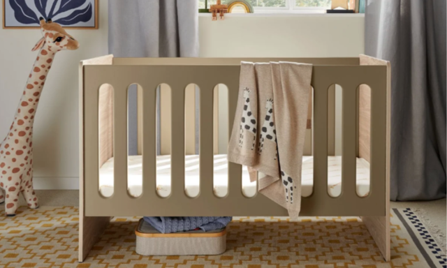 Mamas & Papas Vyne Cot in Mocha Oak