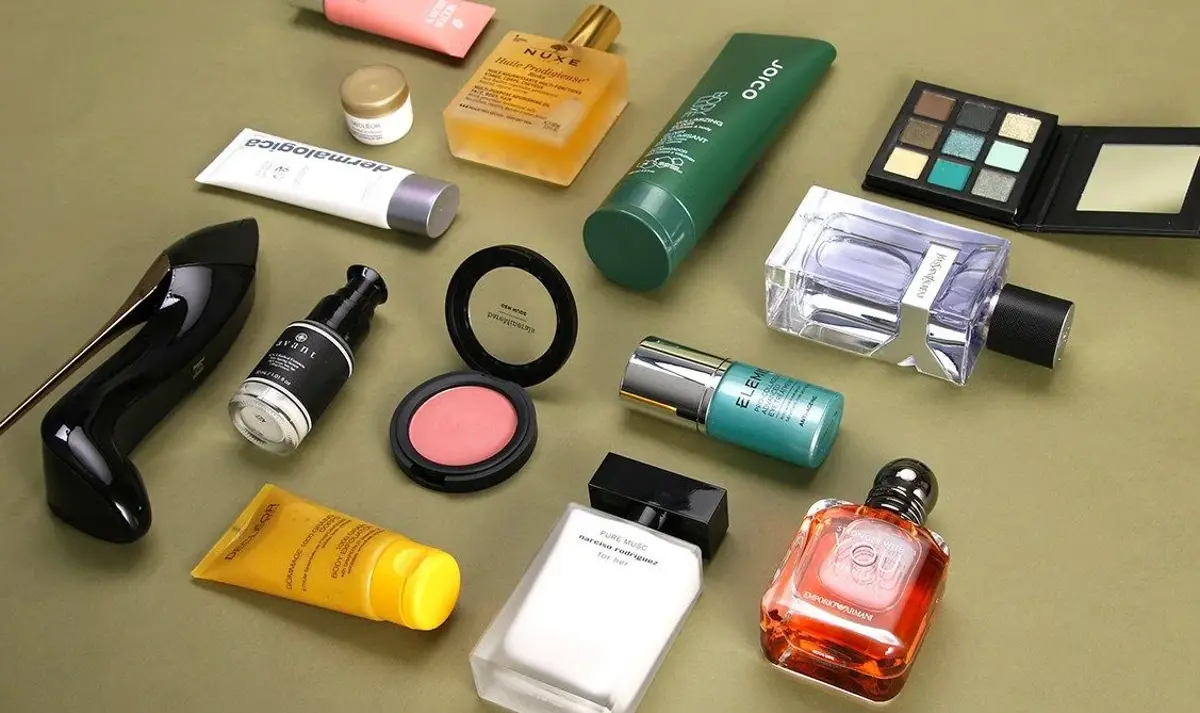 A flat lay of perfume and cosmetics gifts